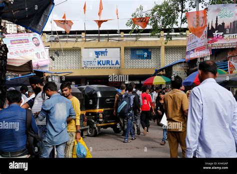 Kurla railway station hi-res stock photography and images - Alamy