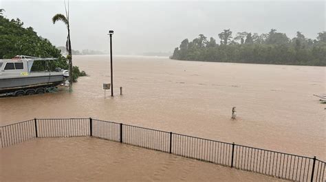 'Disastrous' flood warning for Cairns in wake of Cyclone Jasper - ABC News