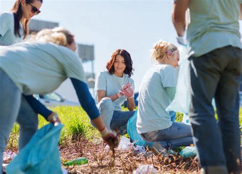 4 Ways to Give Back to Your Community - Gaiam