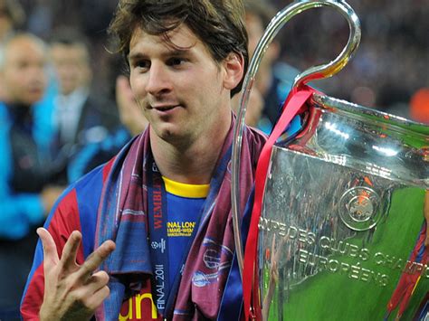 my voice: SHORT BIOGRAPHY OF LIONEL MESSI