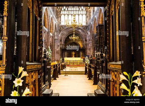 Manchester cathedral interior hi-res stock photography and images - Alamy