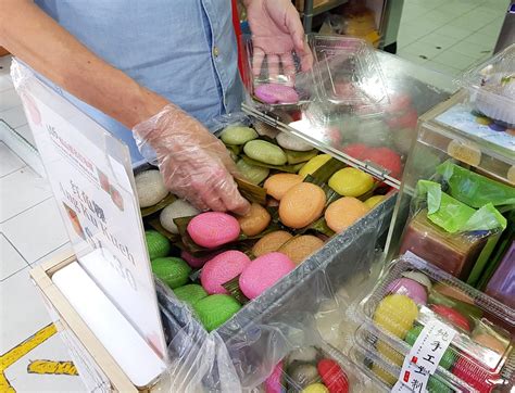 146 Famous Bukit Merah Ang Ku Kueh: Traditional kueh store with 11 ang ...