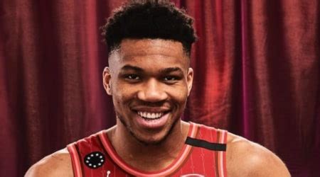 Giannis Antetokounmpo Height, Weight, Age, Body Statistics - Healthy Ton