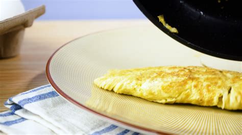 How to Cook a Basic Omelette: 11 Steps (with Pictures) - wikiHow