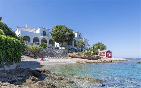 Beachfront Villa | Spetses Island - BARNES Greece