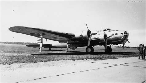 Boeing B-17B Flying Fortress | World War Photos