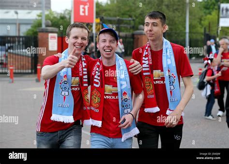 Old trafford fans hi-res stock photography and images - Alamy