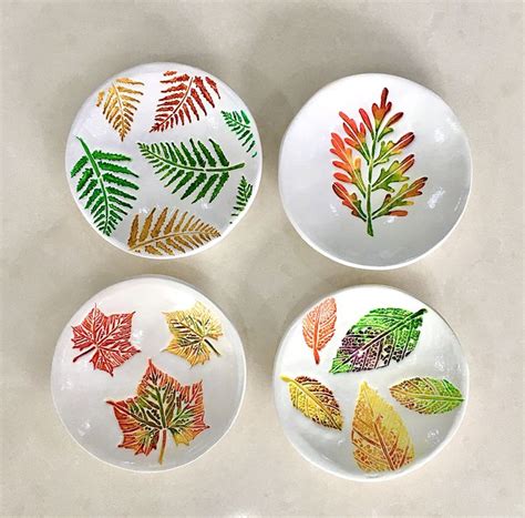 Colorful leaves clay dish | Clay crafts air dry, Diy clay crafts, Diy ...