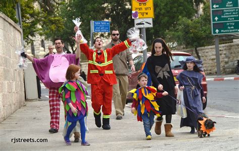 Family dressed for Purim | Purim costumes, Purim, Costumes