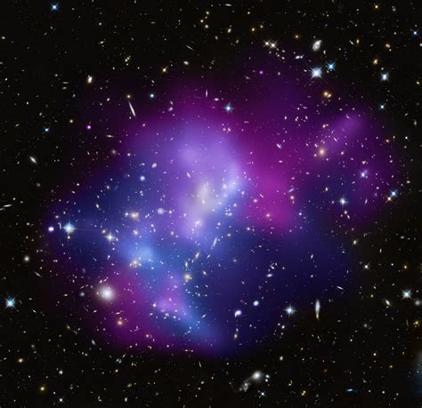 Galaxy cluster MACS J0717 | ESA/Hubble