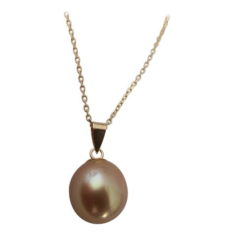 Golden South Sea Pearl in Yellow Gold 22 Karat Gold Pendant For Sale at 1stDibs