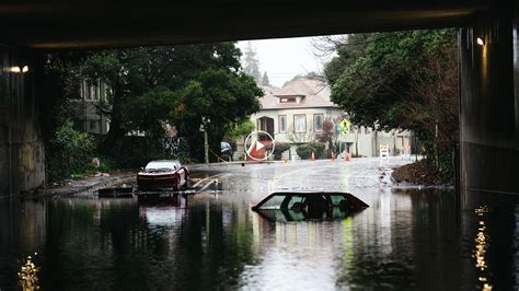 Powerful Winter Storm Hits California - The New York Times