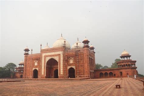 Taj Mahal Guards in the Shadow of a Tree Editorial Stock Photo - Image ...