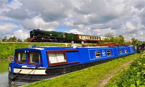 Enjoy Kennet and Avon Canal Cruising in Devizes, England | GetMyBoat