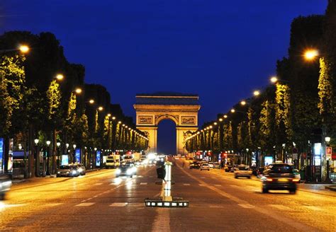 Champs-Élysées, World-class Shopping Center in Paris - Traveldigg.com