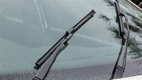 Is it legal to drive if you don’t have working windscreen wipers? | AutoGuru