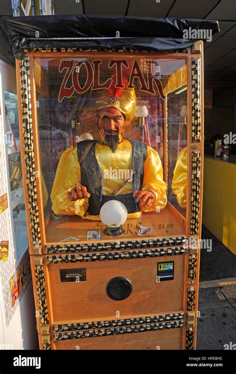 Zoltar machine from movie big hi-res stock photography and images - Alamy