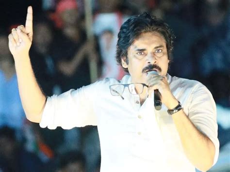 Pawan Kalyan wins hearts of Prabhas fans, apologizes for the incident