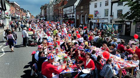 Millions to celebrate the Queen’s Platinum Jubilee at street parties ...