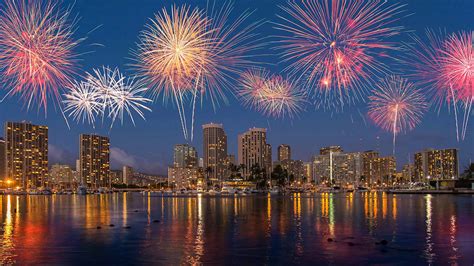 Waikiki Fireworks Cruise | Majestic Cruise | Hawaii Tours