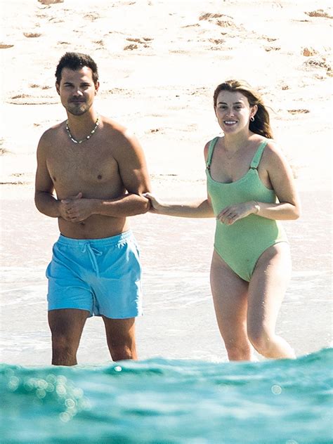 Taylor Lautner & Taylor Dome’s Honeymoon: See Photo – Hollywood Life