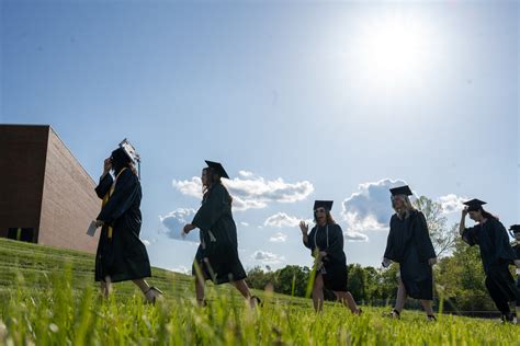 Ohio University Chillicothe celebrates graduates