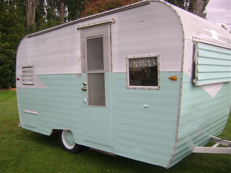 Amy's vintage cottage: FOR SALE VINTAGE 15FT TRAVEL TRAILER