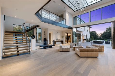 Inside Stephen Curry's $30 million mansion, with photos