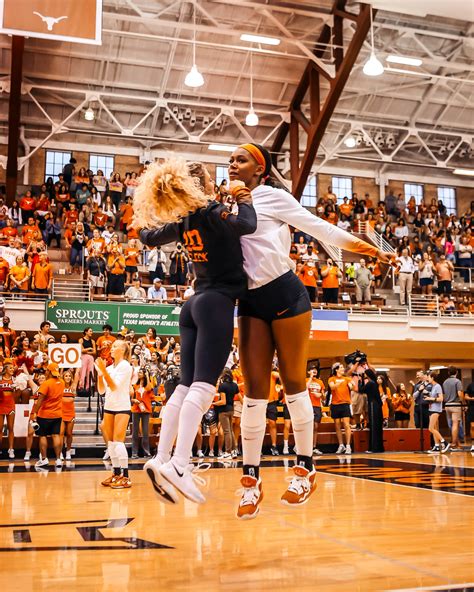 Texas Volleyball on Twitter: "Texas leads 1️⃣8️⃣-1️⃣3️⃣ 🤘 #HookEm https ...