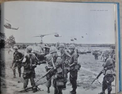 Details about A Pictorial History Vietnam 1st Infantry Division 2nd ... Images - Frompo