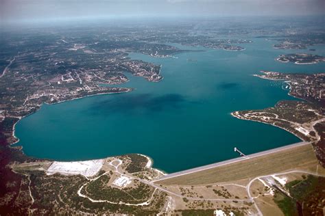 File:USACE Canyon Lake and Dam Texas.jpg - Wikimedia Commons