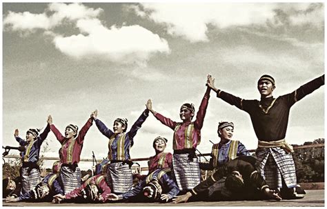 Saman Dance, Indonesian Traditional Dance from Aceh | The Power Of ...