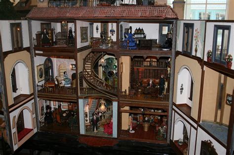 Home and Garden: Calling all Dollhouse Lovers