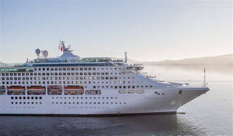 Cruise Ship Tender Pilot Manoeuvring Boat. Editorial Photo - Image of tourism, crew: 19611731