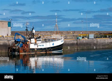 Fishing boat in Fraserburgh harbour in Aberdeenshire, Scotland Stock Photo - Alamy