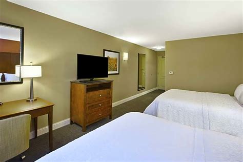 Hampton Inn & Suites Wichita-Northeast | Reservations Center