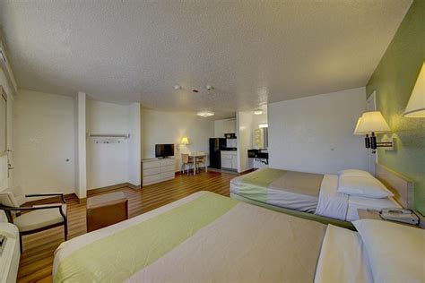 Motel 6 Cocoa Beach Rooms: Pictures & Reviews - Tripadvisor