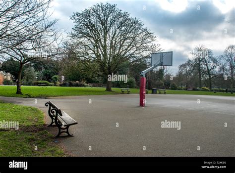 Unoccupied basketball playground in Ravenscourt Park. London Stock ...