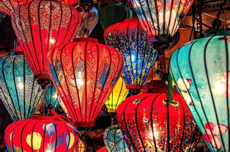 Lantern Shopping In Hoi An - Hidden Hoian