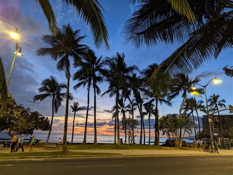 Waikiki Beach at night : r/Pixel6