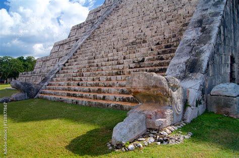 Chichen Itza Kukulkan Pyramid (El Castillo) Stock Photo | Adobe Stock