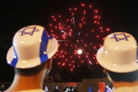 Peres sings and the nation dances as Israel celebrates independence ...