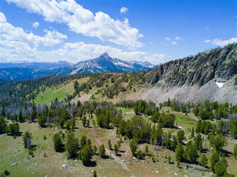 Hiking trail in Big Sky - Yellowstone National Park