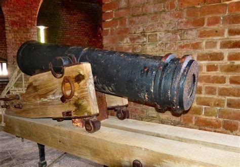 a short-range cannon, probably for firing grapeshot into the area ...