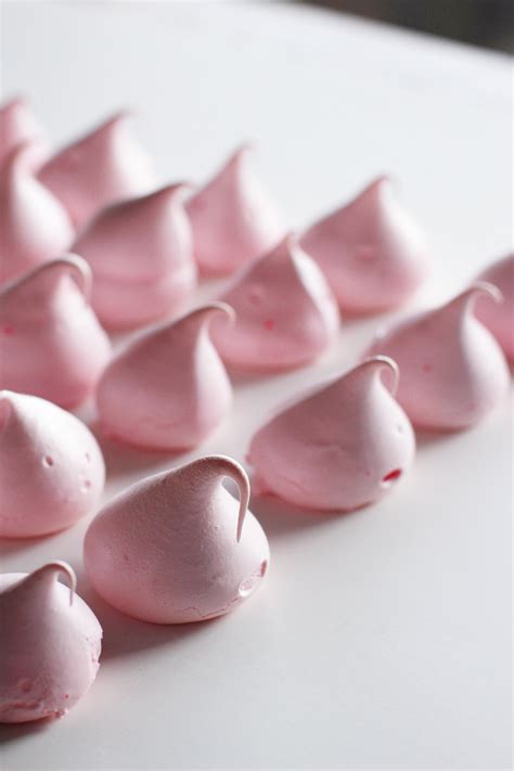 Meringue Kisses – HonestlyYUM