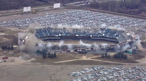 2nd blast brings down upper section of Pontiac Silverdome - 6abc ...