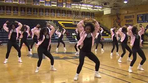 QCCDC 2017- Stomp N Shake Cheerleading Competition - YouTube