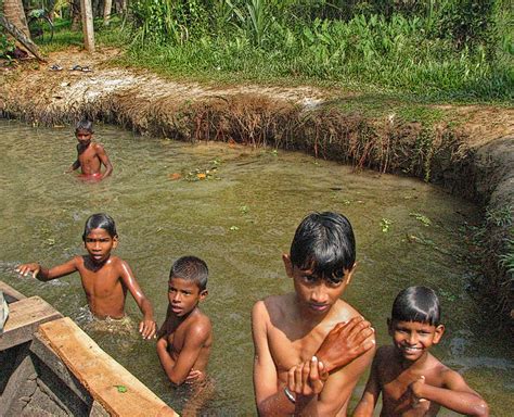 Boys and Water - IMG 2054 ep2 | Boys playing in a Kerala bac… | Flickr