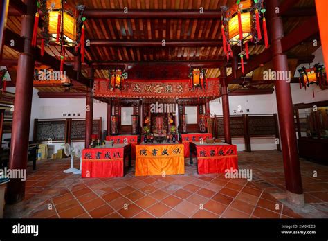 Tainan Confucius Temple, 17th-century Confucian temple featuring ...