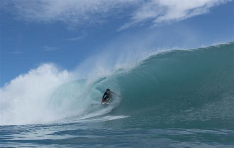 Solid Swell Hits Oahu's South Shore.